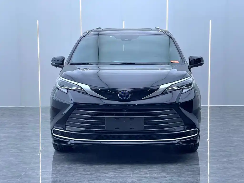Toyota Sienna — фото 2