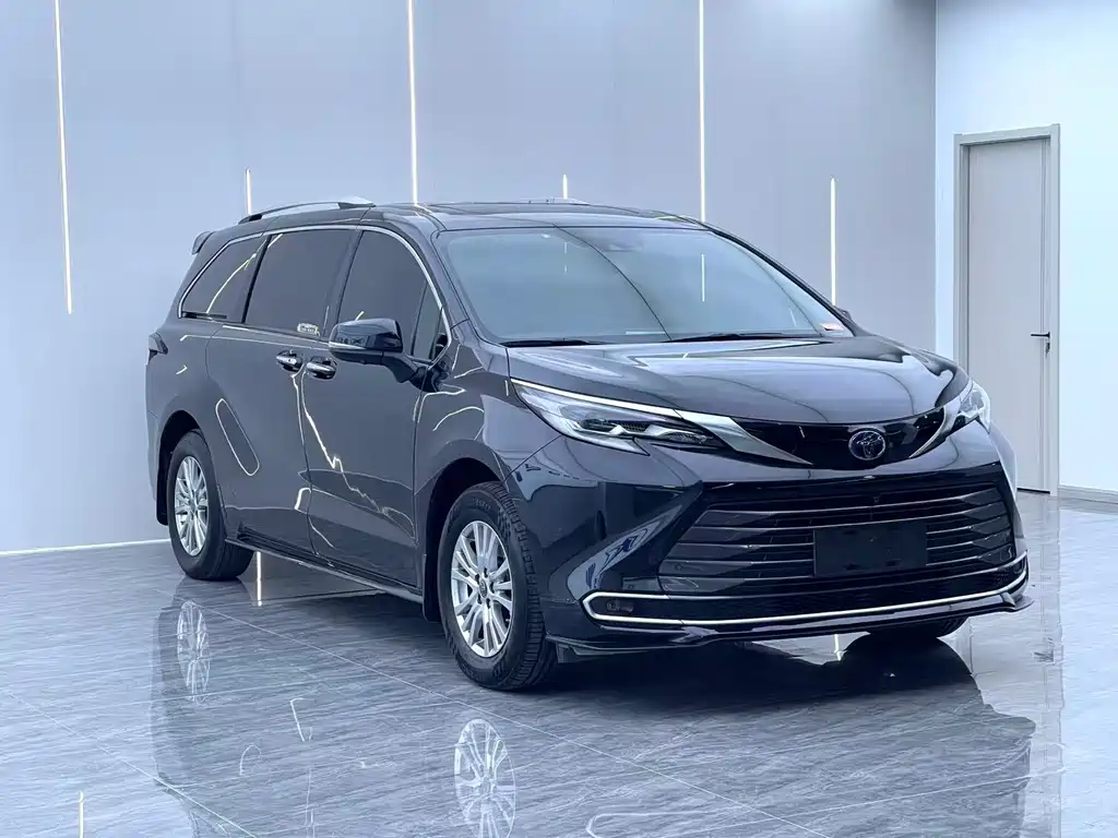 Toyota Sienna — фото 3