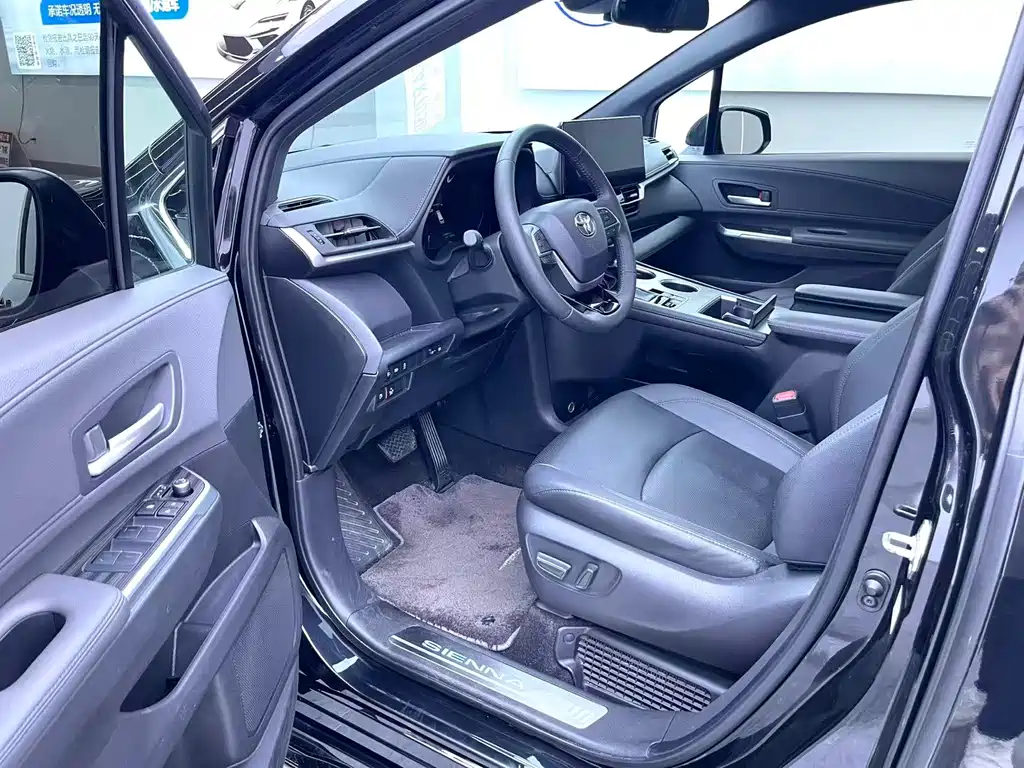 Toyota Sienna — фото 4
