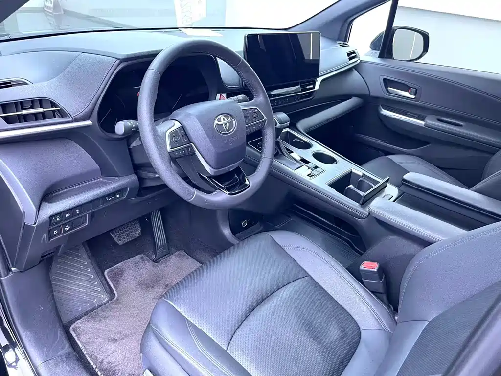 Toyota Sienna — фото 5