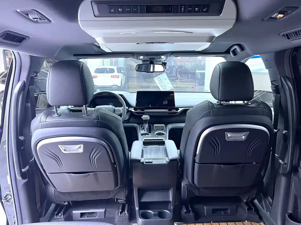 Toyota Sienna — фото 9