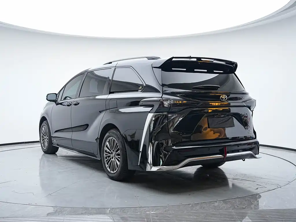 Toyota Sienna — фото 23