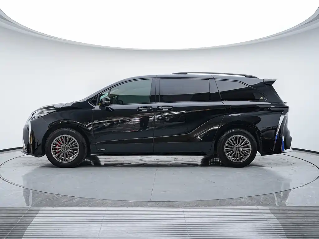 Toyota Sienna — фото 5