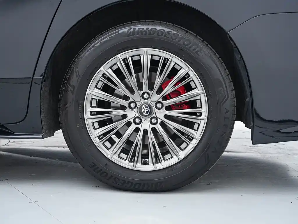 Toyota Sienna — фото 8