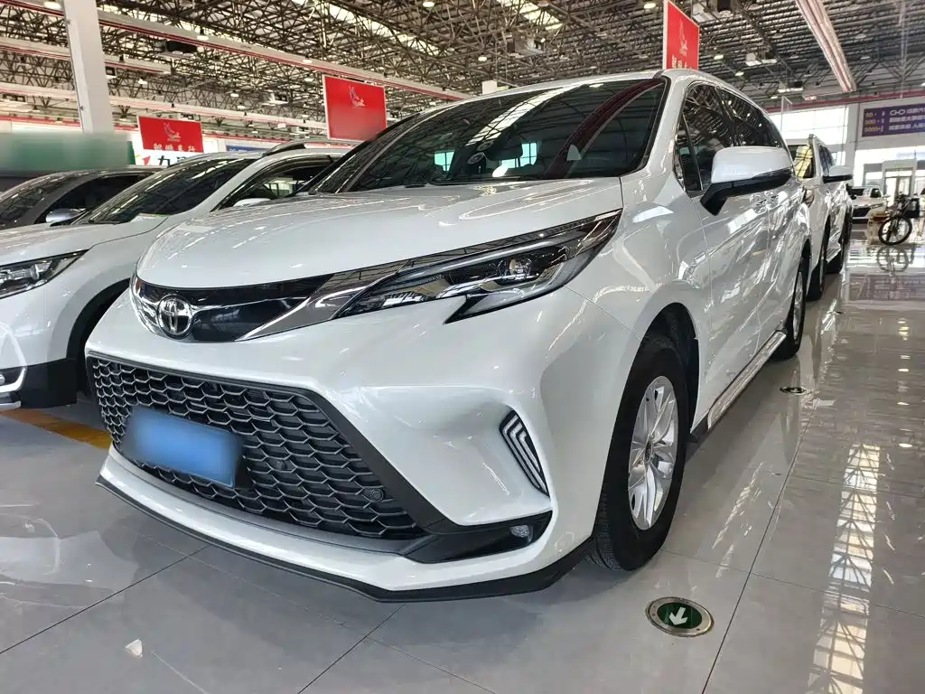 Toyota Granvia — фото 2