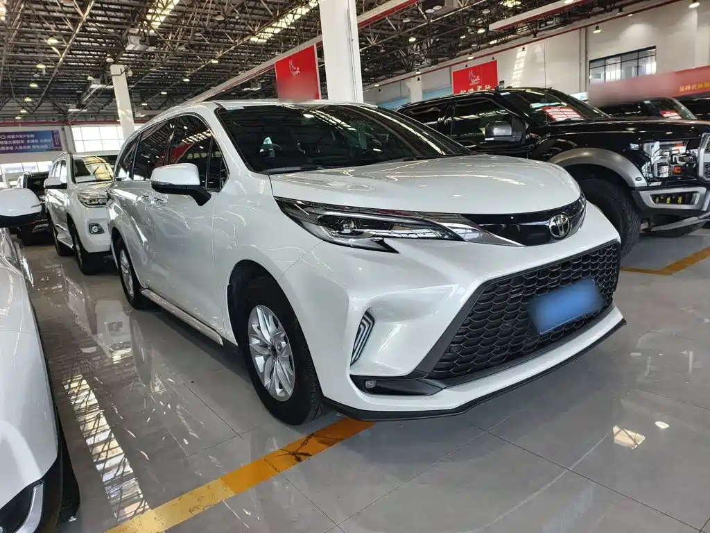 Toyota Granvia — фото 4