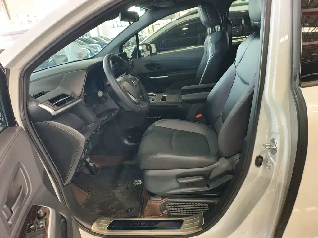 Toyota Granvia — фото 8