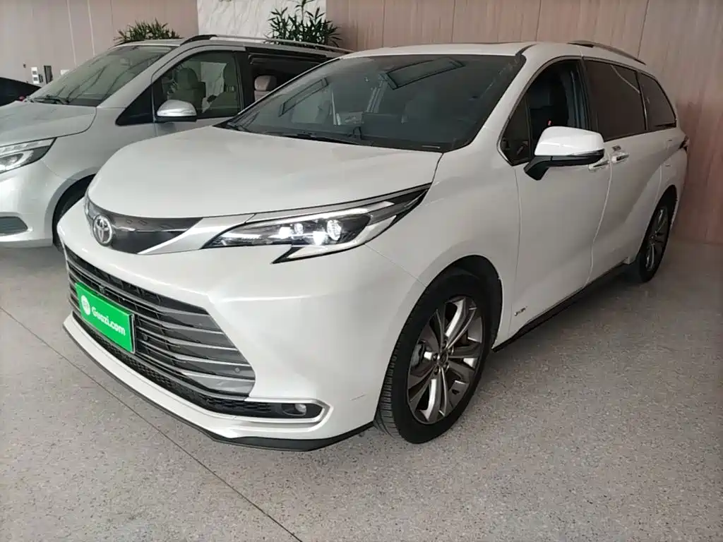 Toyota Sienna — фото 2