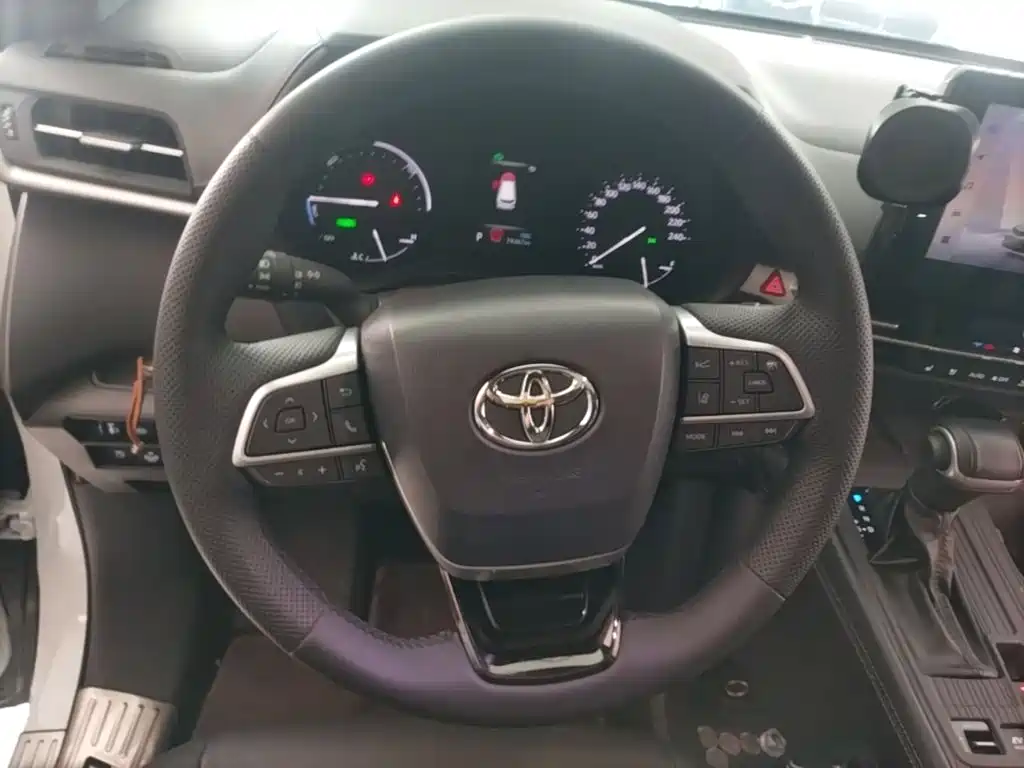 Toyota Sienna — фото 11