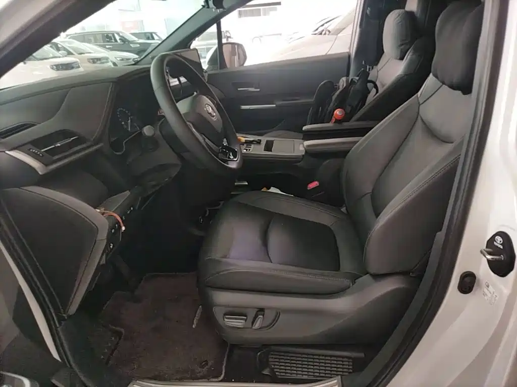 Toyota Sienna — фото 15