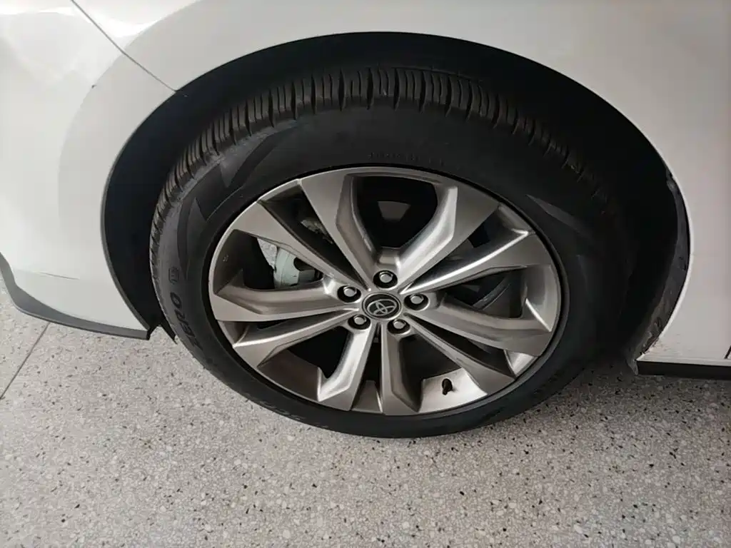 Toyota Sienna — фото 23