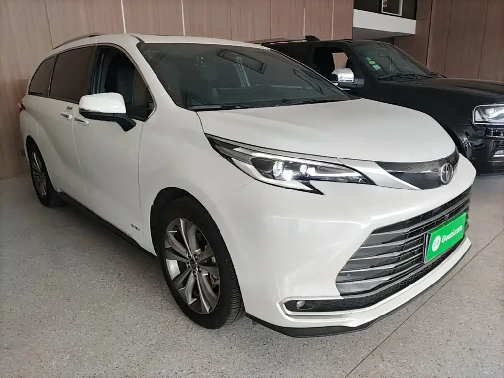 Toyota Sienna — фото 4