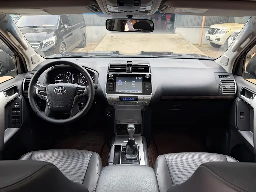 Toyota Prado — фото 11