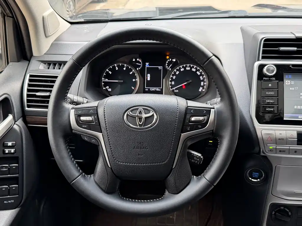 Toyota Prado — фото 15