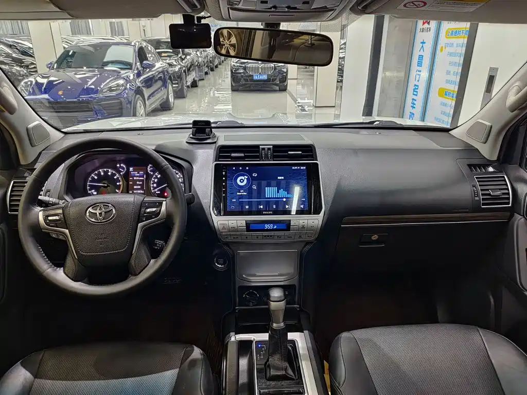 Toyota Prado — фото 10