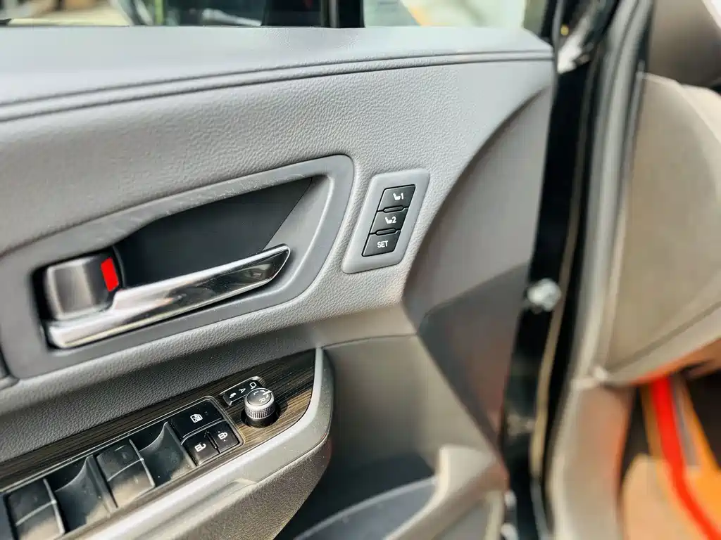 Toyota Granvia — фото 6