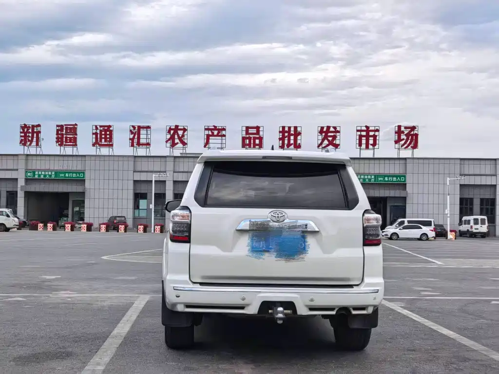 Toyota 4Runner — фото 8