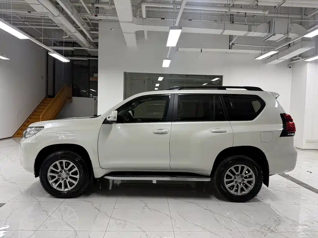 Toyota Prado — фото 3