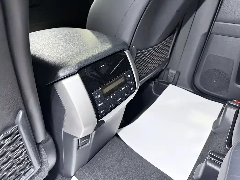 Toyota Prado — фото 11