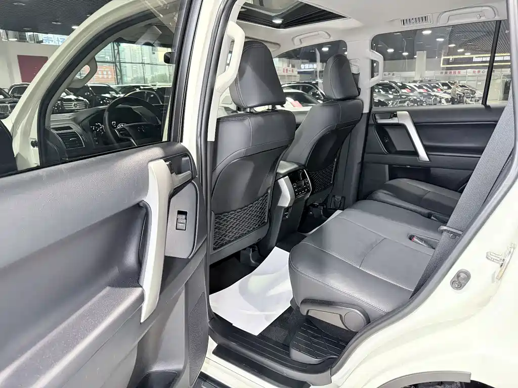 Toyota Prado — фото 13