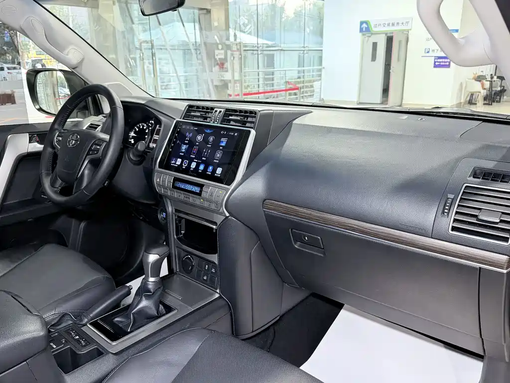 Toyota Prado — фото 15