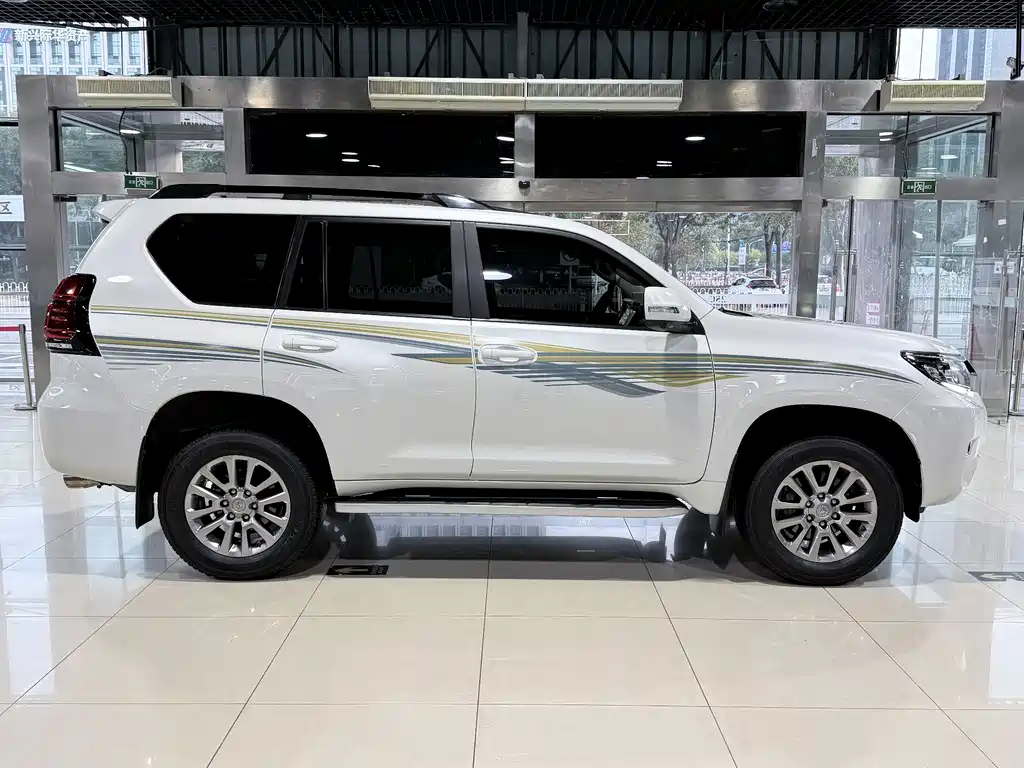 Toyota Prado — фото 19
