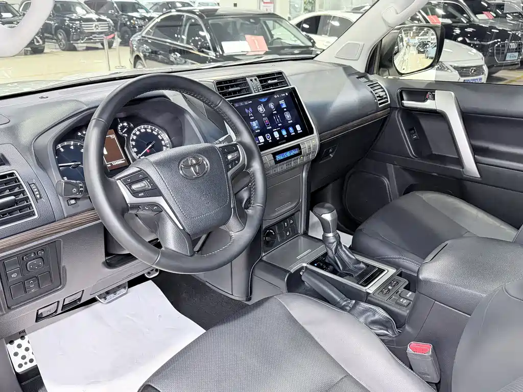 Toyota Prado — фото 5