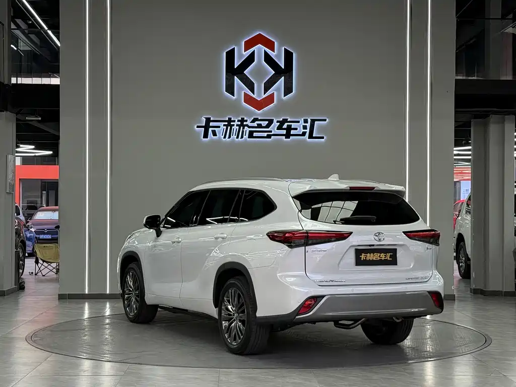 Toyota Highlander — фото 5
