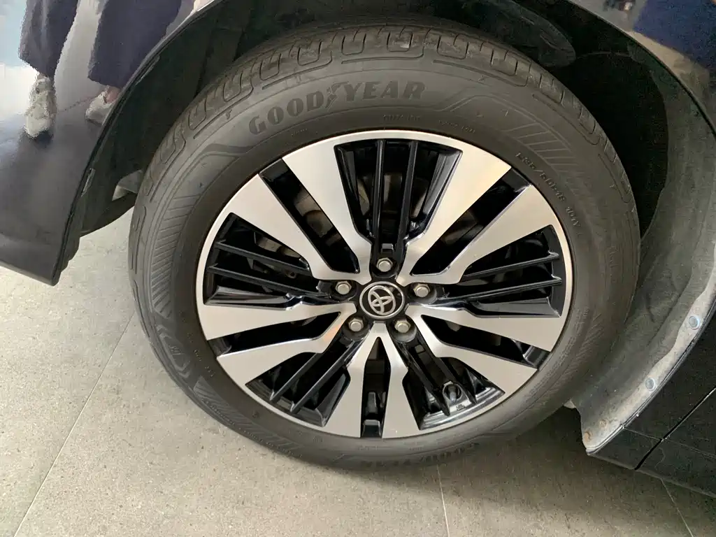 Toyota Alphard — фото 14