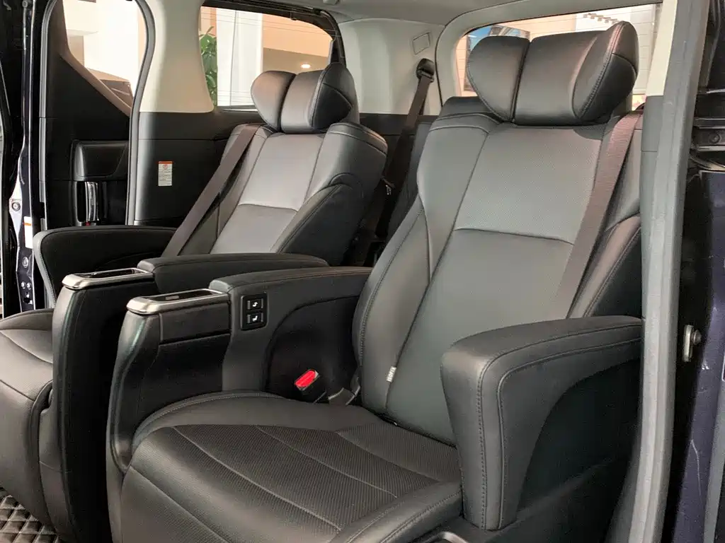 Toyota Alphard — фото 15