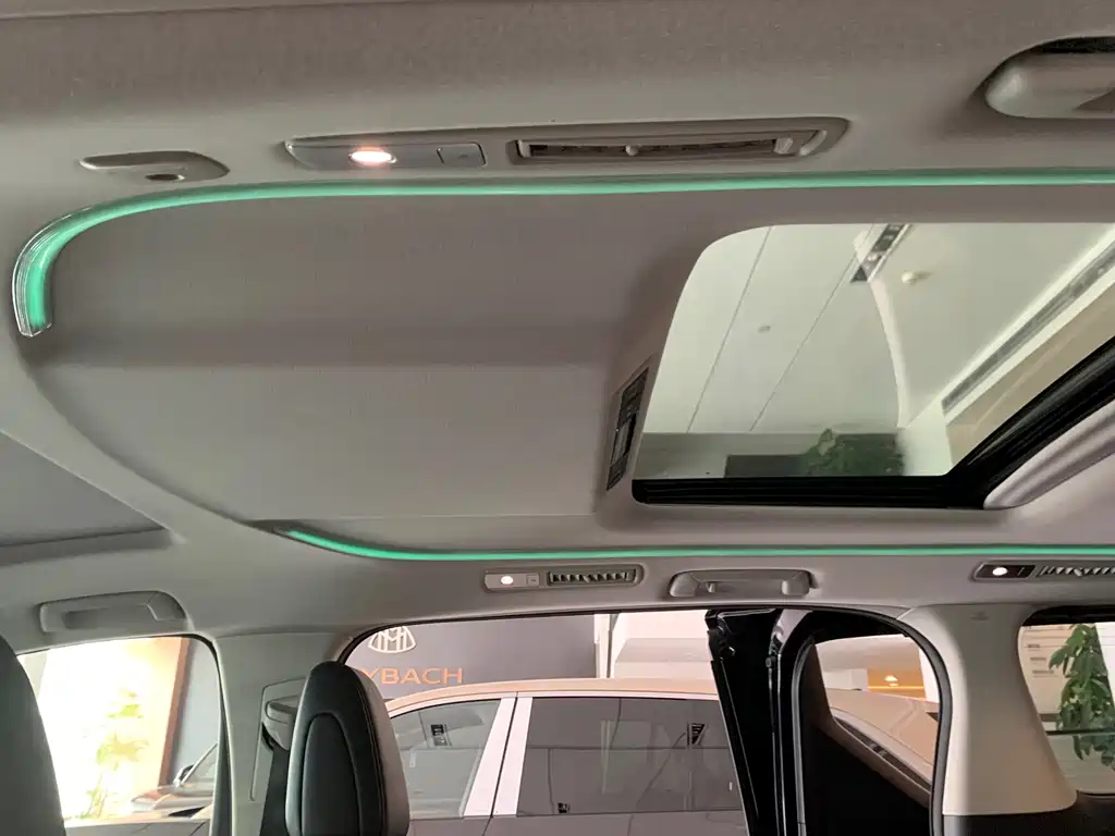 Toyota Alphard — фото 17