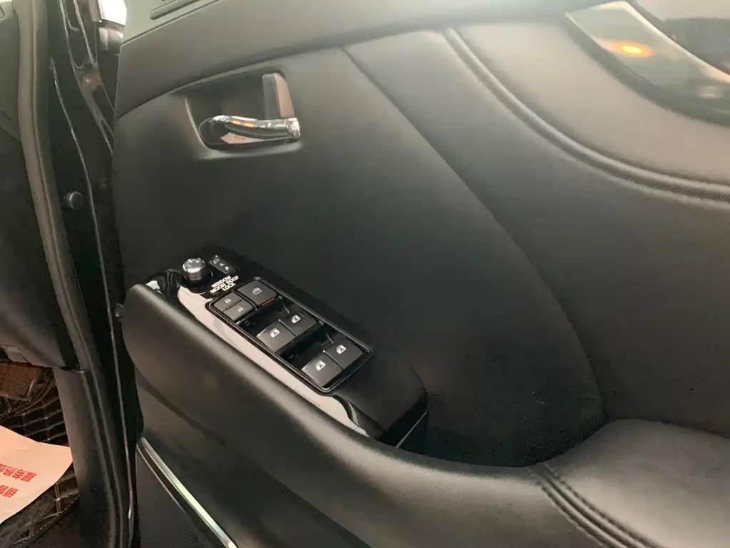 Toyota Alphard — фото 8