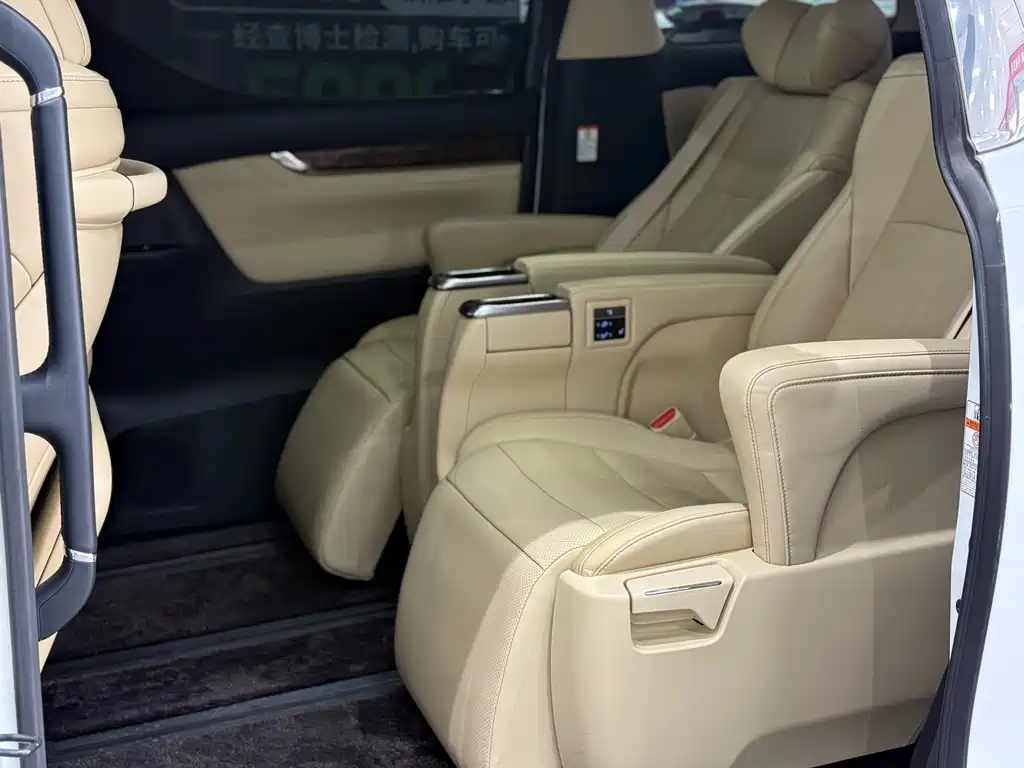 Toyota Alphard — фото 6