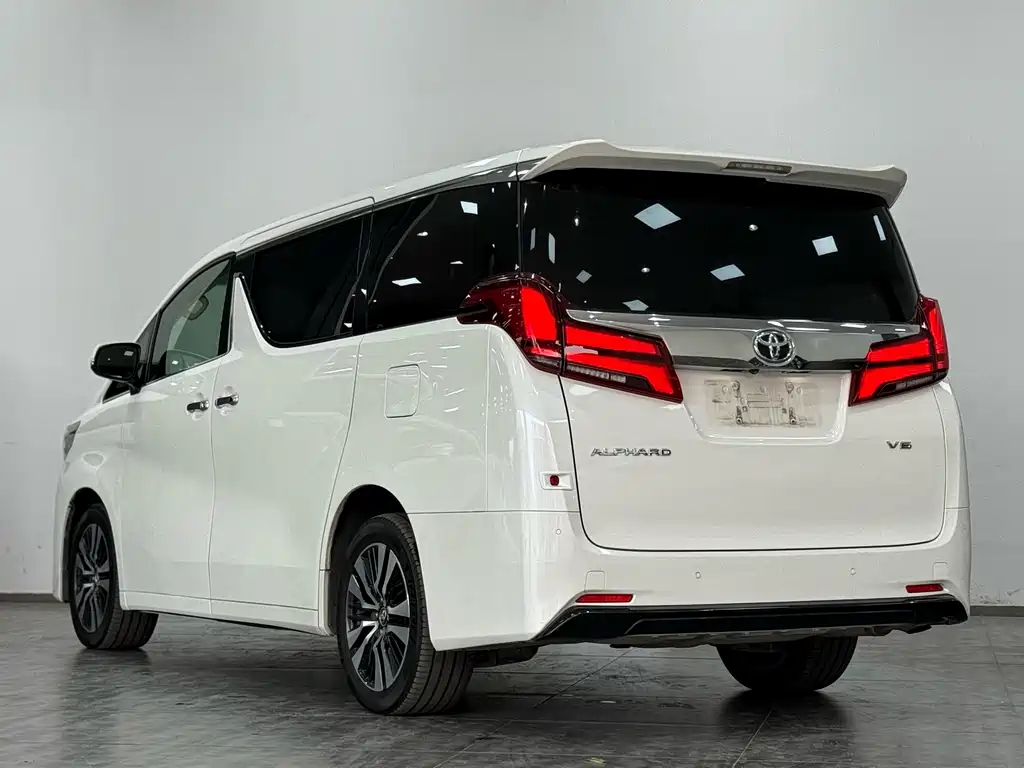 Toyota Alphard — фото 7