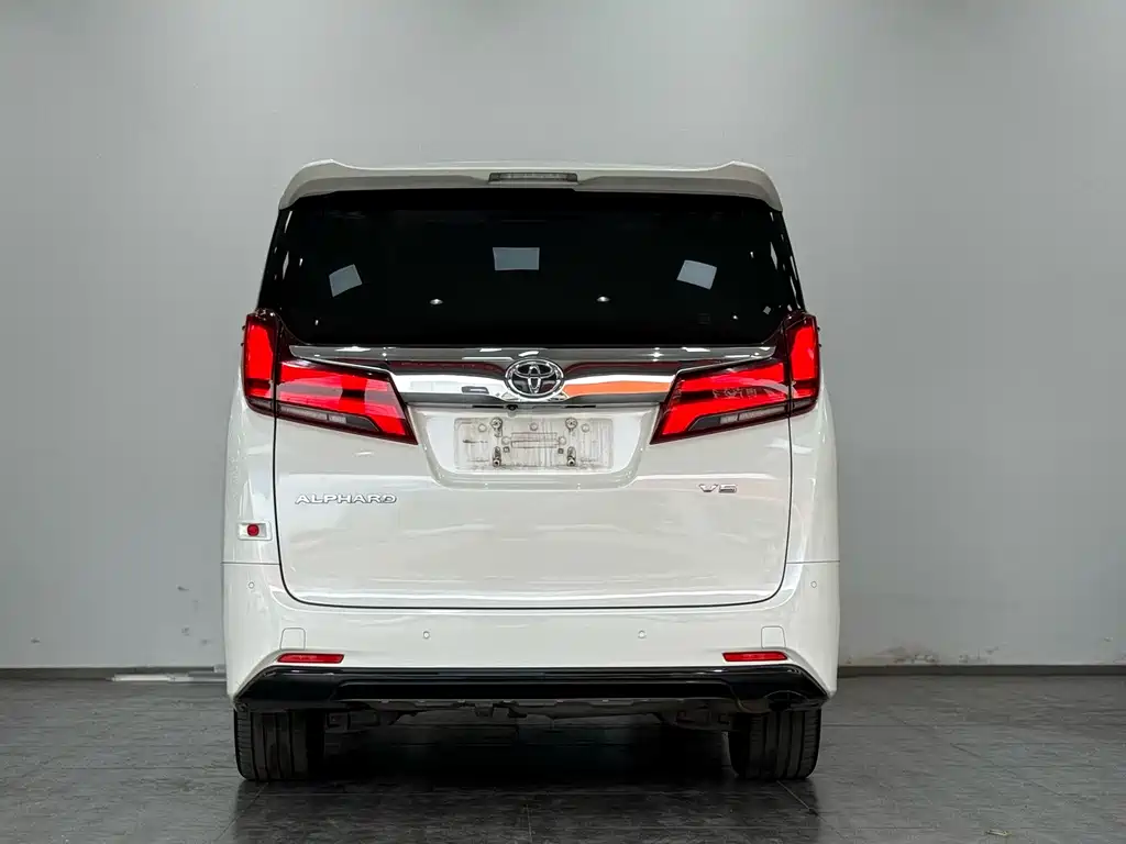 Toyota Alphard — фото 8