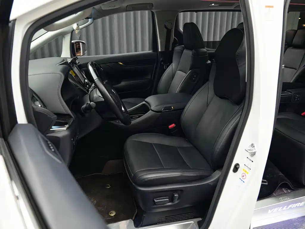 Toyota Vellfire — фото 18