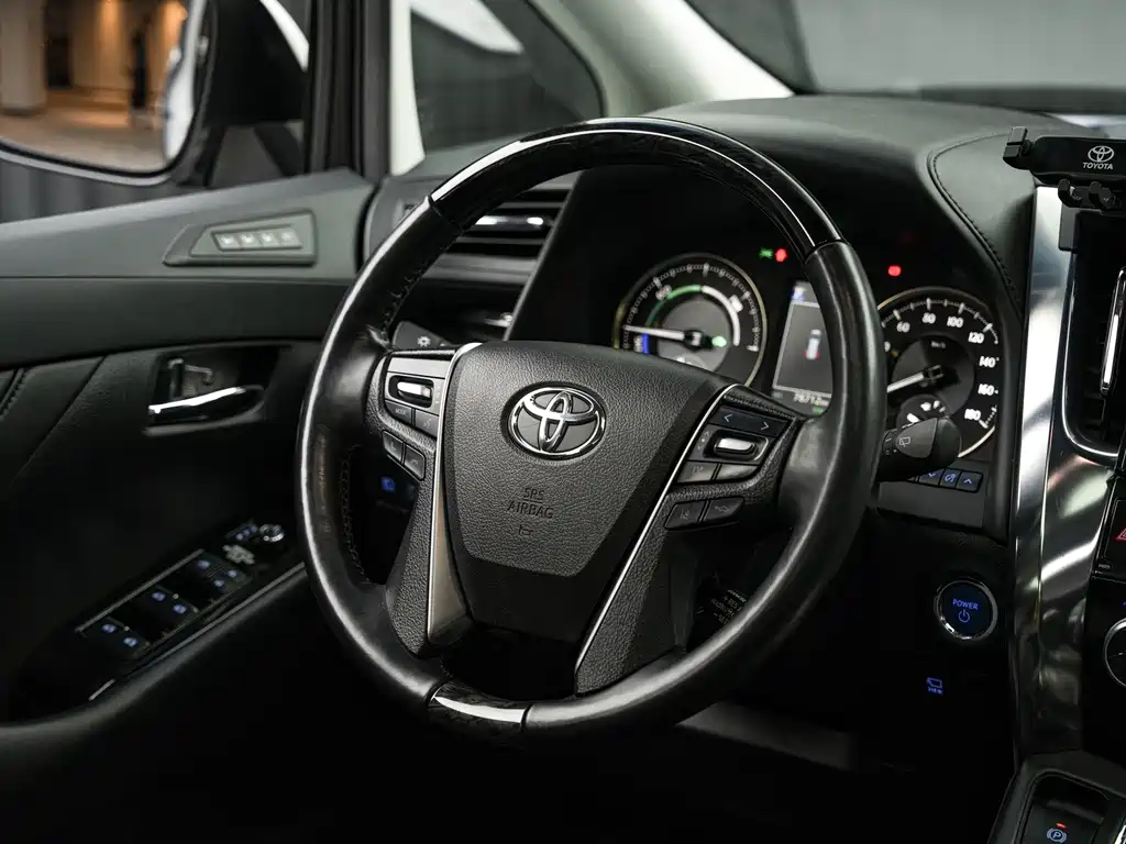 Toyota Vellfire — фото 9