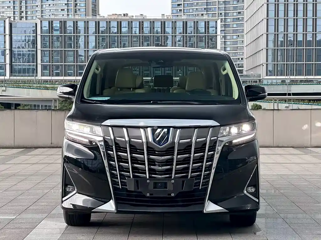 Toyota Alphard — фото 2