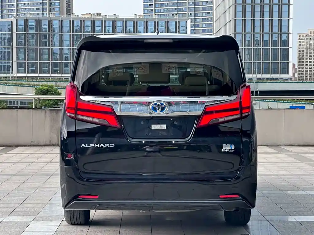 Toyota Alphard — фото 5