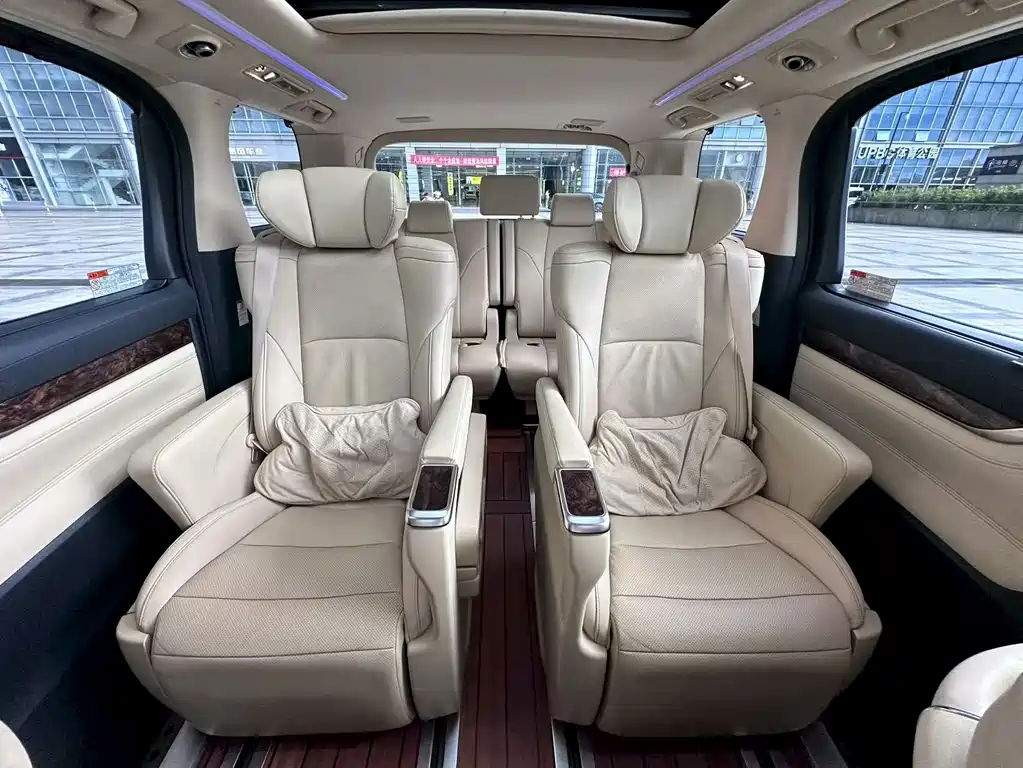 Toyota Alphard — фото 6