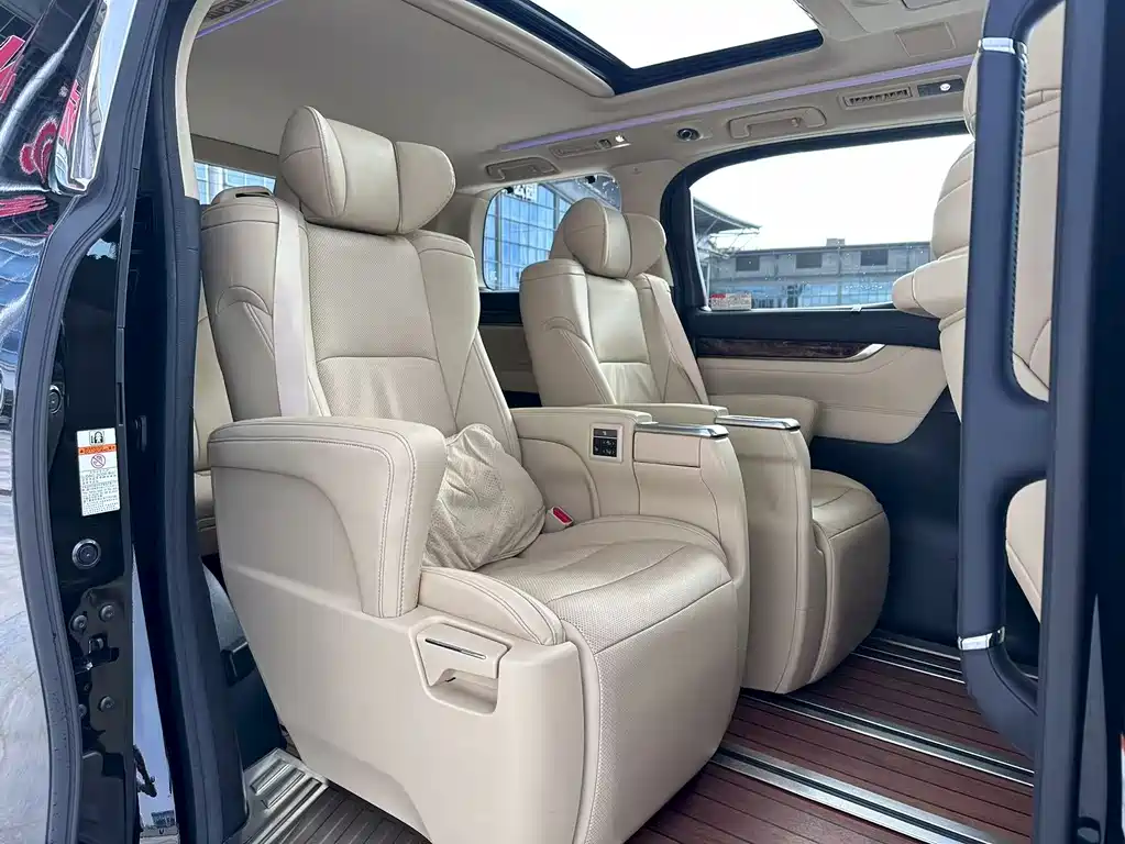 Toyota Alphard — фото 7