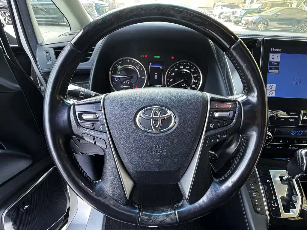 Toyota Vellfire — фото 11
