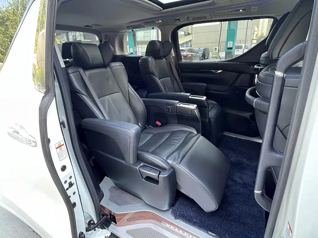 Toyota Vellfire — фото 19