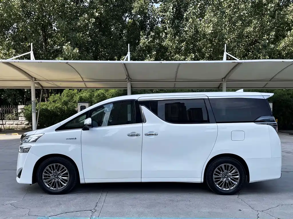 Toyota Vellfire — фото 3
