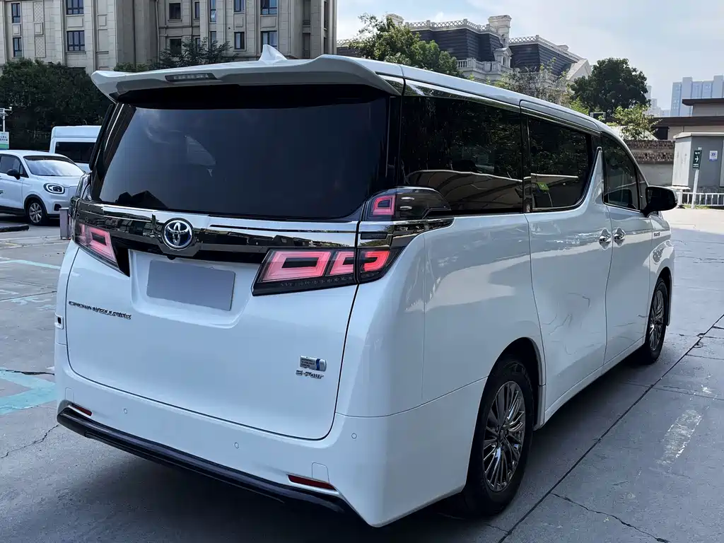 Toyota Vellfire — фото 5