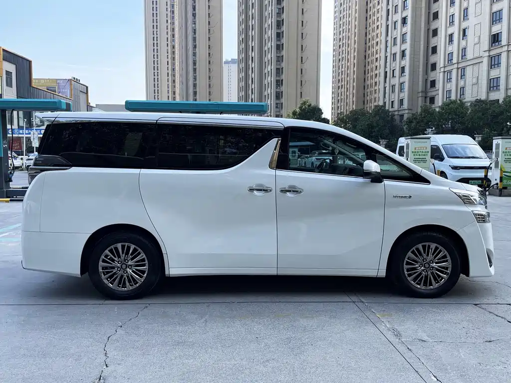 Toyota Vellfire — фото 6