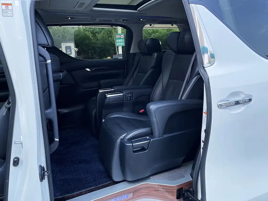 Toyota Vellfire — фото 9