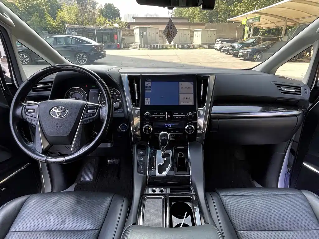 Toyota Vellfire — фото 10