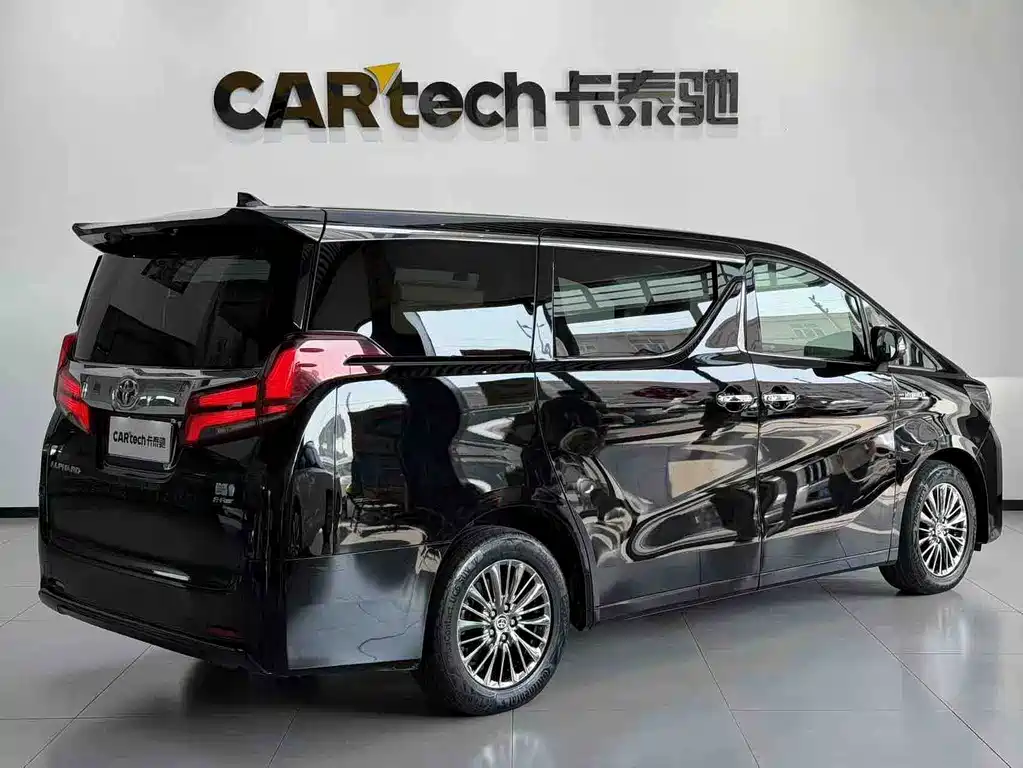 Toyota Alphard — фото 4