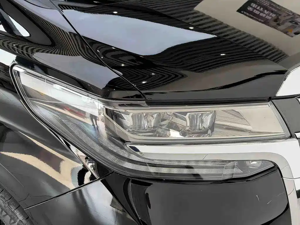 Toyota Alphard — фото 5